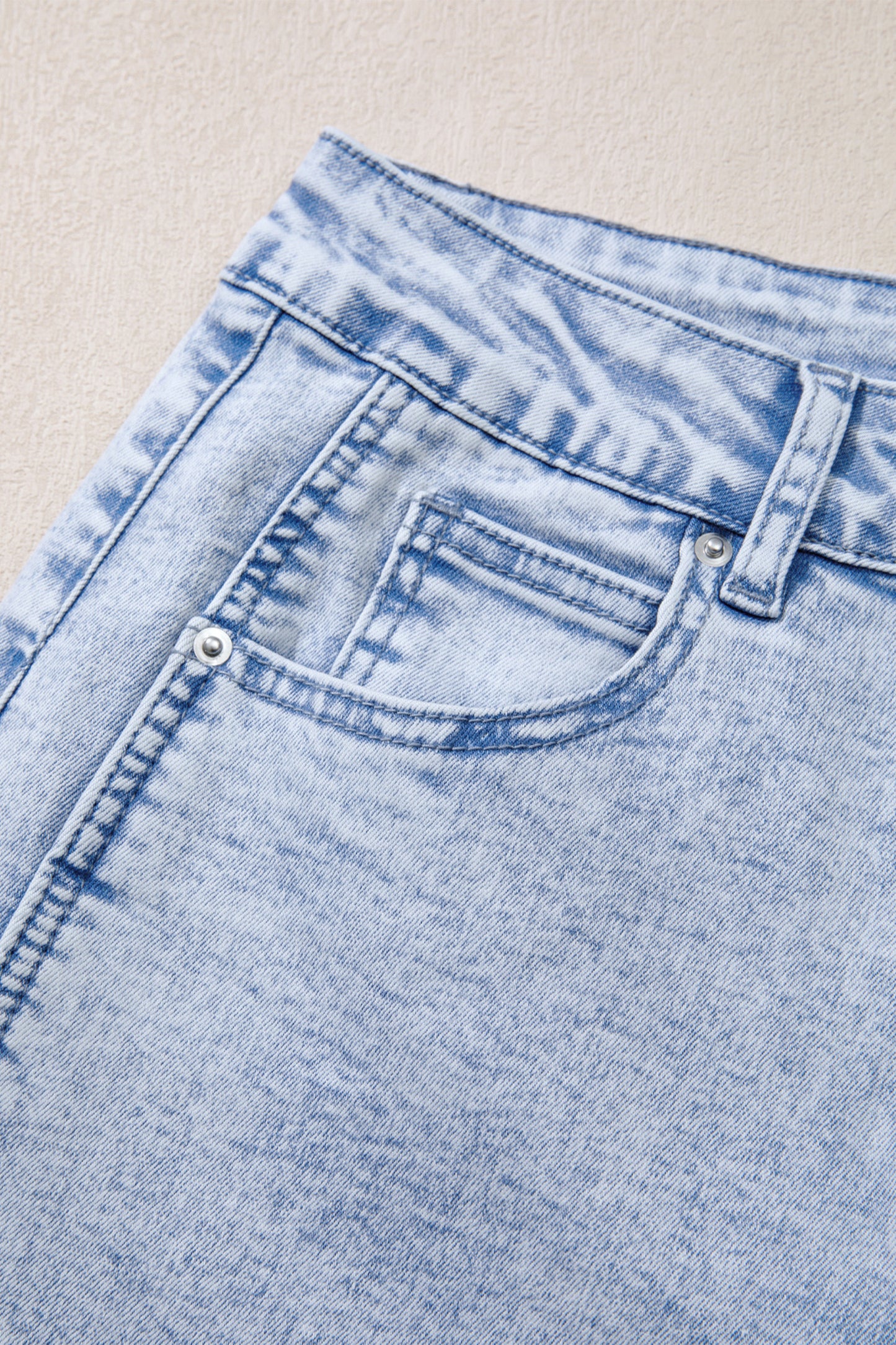 Light Washed Barrel Jeans